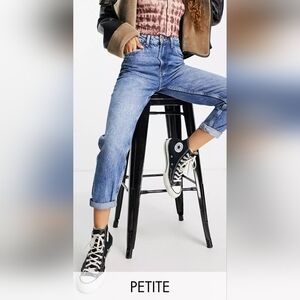 Bershka Petite Mom Jean in Vintage Blue